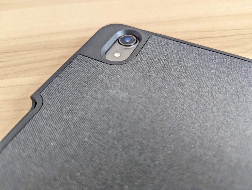 ケースを装着したiPad mini 6のカメラ周り