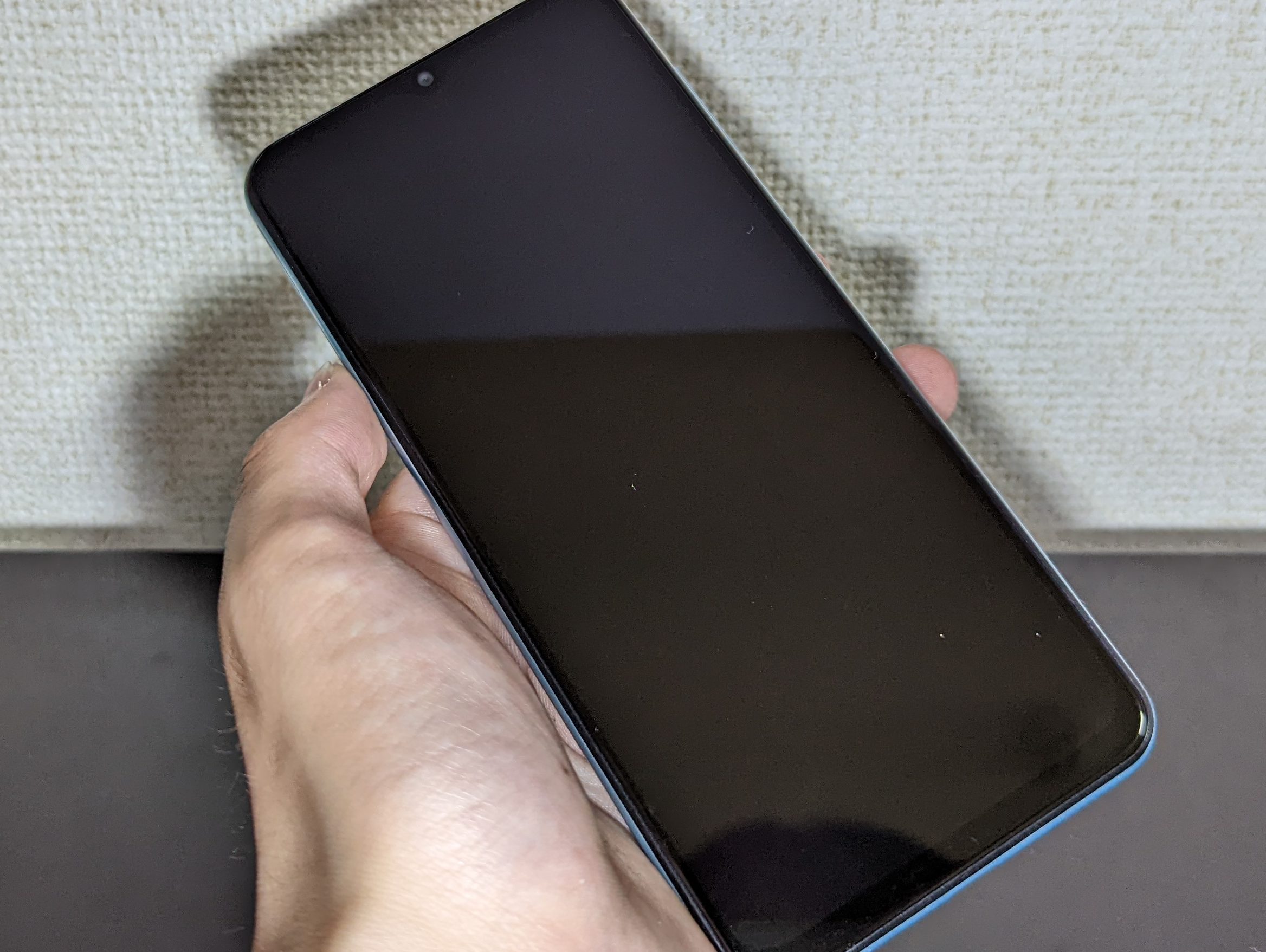 手に持ったGalaxy M23