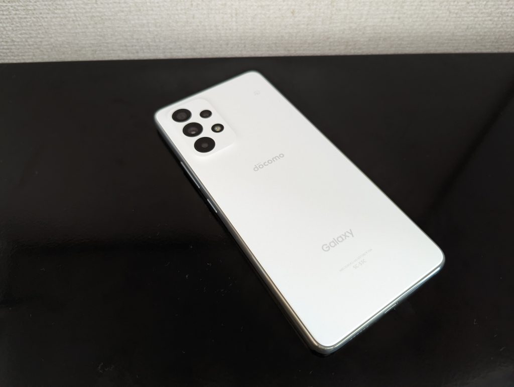 斜めから見たGalaxy A53