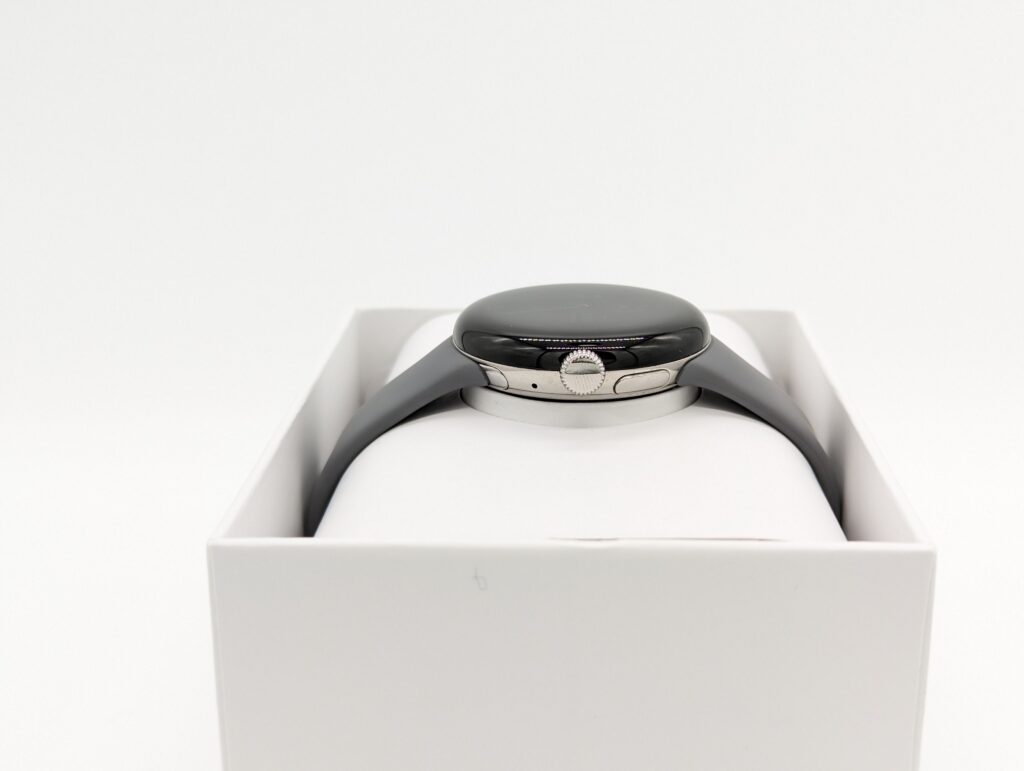 Pixel Watchの側面
