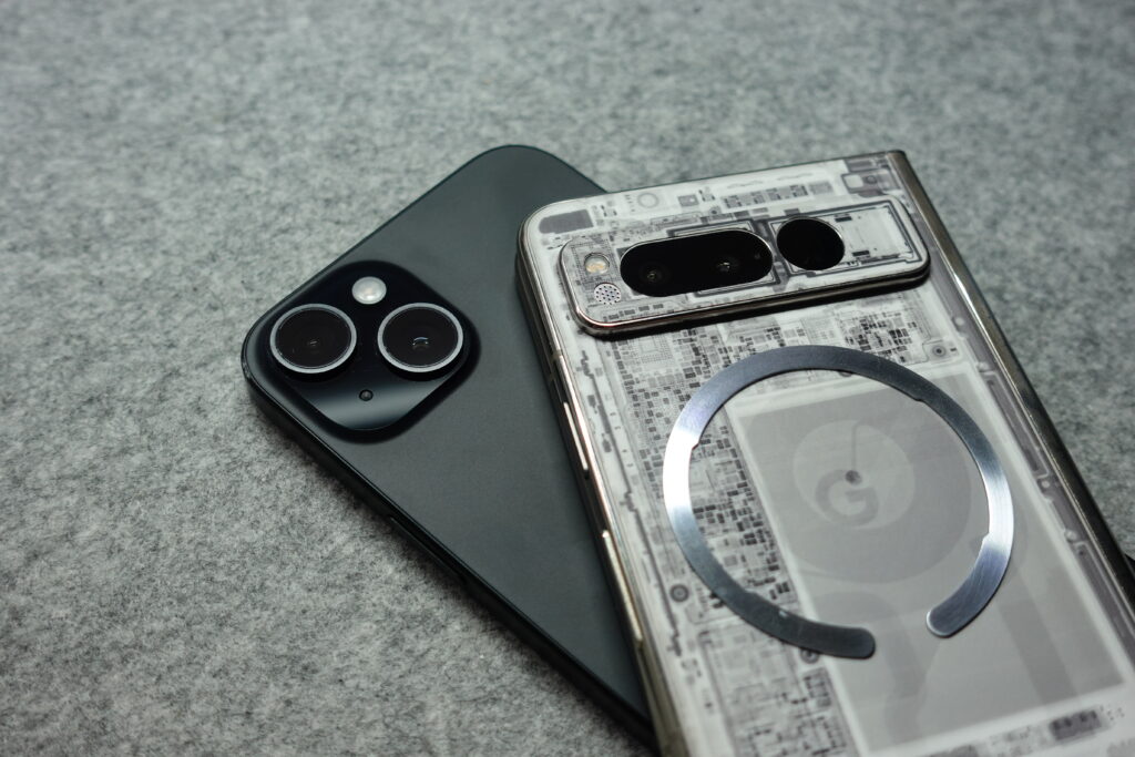 Pixel FoldとiPhone 15 Plus